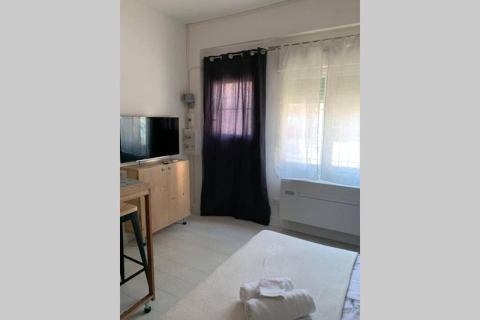 TV and multimedia, air conditioner