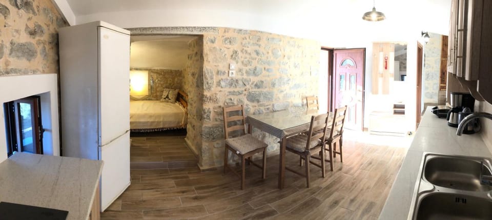 Bed, Kitchen or kitchenette