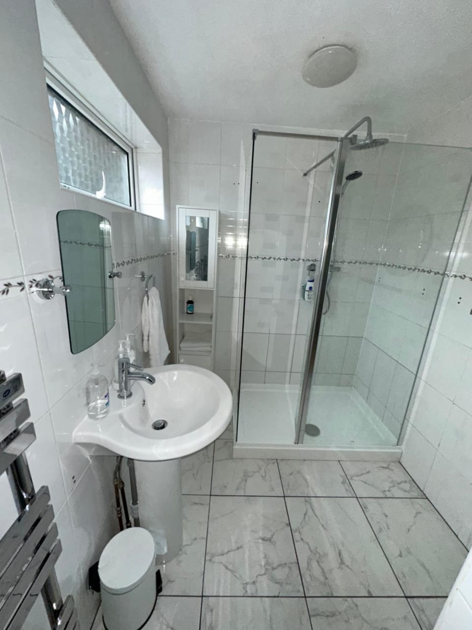 Shower, Toilet
