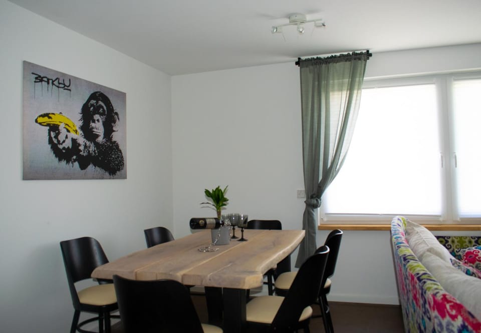 Living room, Seating area, Dining area