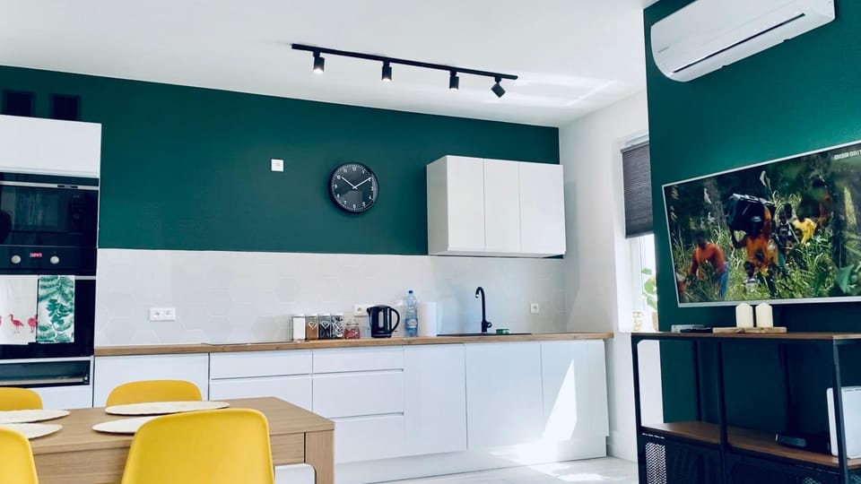 Shower, Day, Summer, Bathroom, TV and multimedia, Balcony/Terrace, Kitchen or kitchenette, Living room, Seating area, Dining area, Bedroom