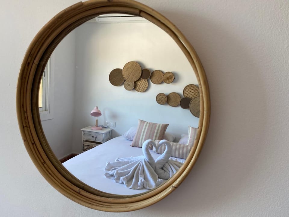 Bed, Photo of the whole room, Decorative detail
