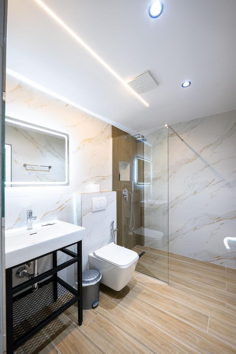 Shower, Toilet, Bathroom, Bath, bidet, towels