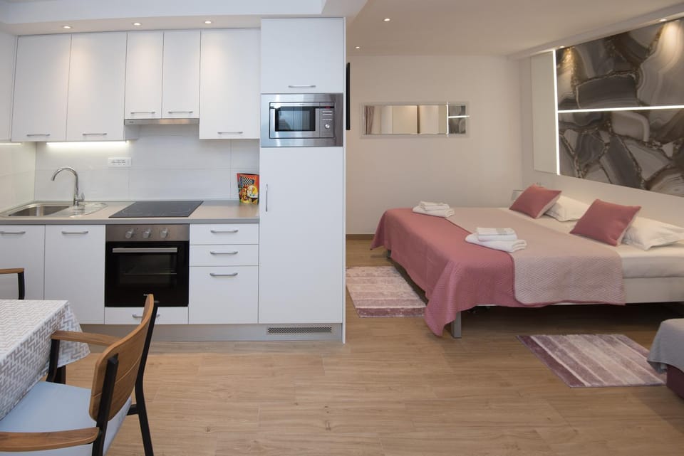 Kitchen or kitchenette, Photo of the whole room