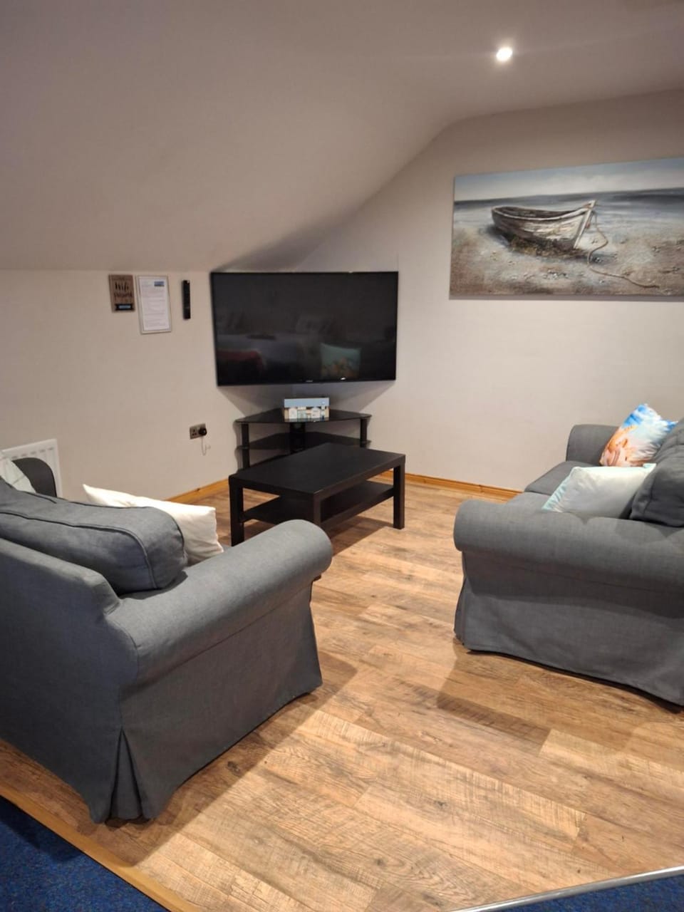 Reubens Loft for 1 to 6 person Family 4 miles outside Portrush Bushmills Coleraine Ballymoney Apartment in Northern Ireland