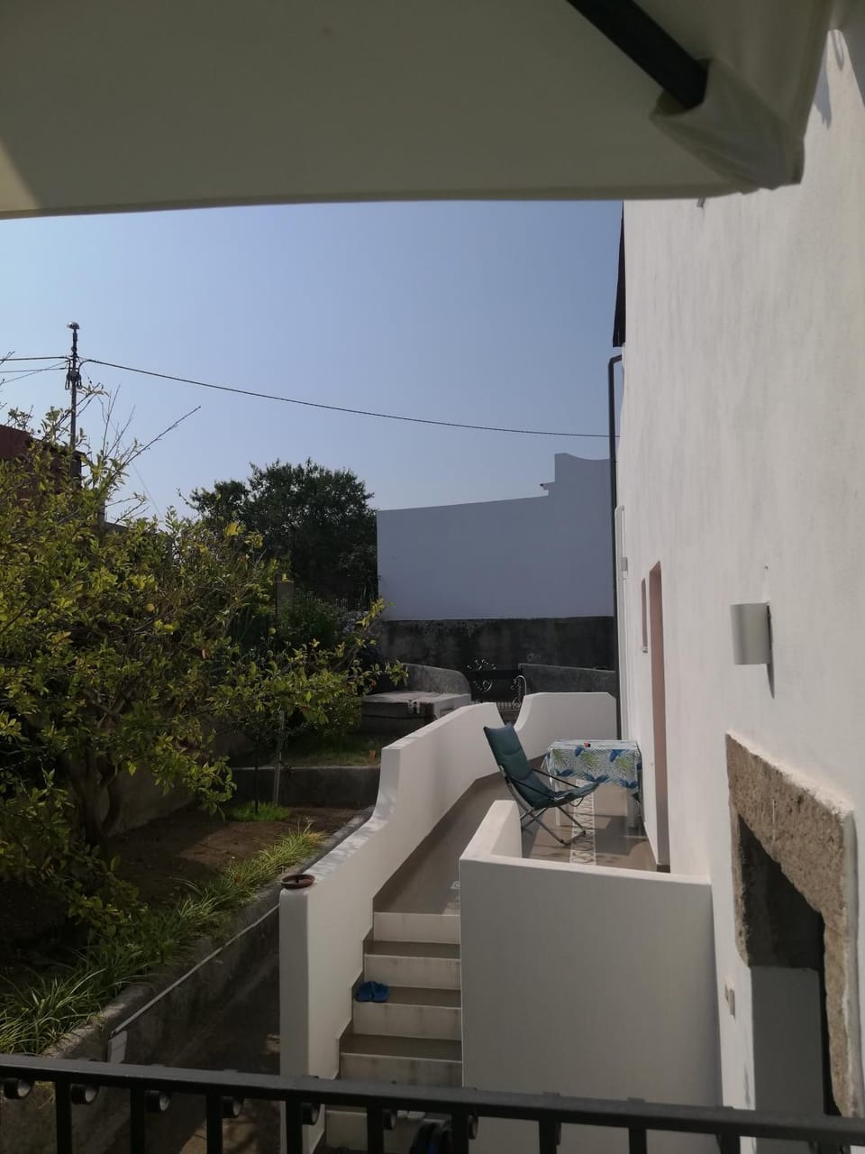Property building, Day, Natural landscape, Balcony/Terrace