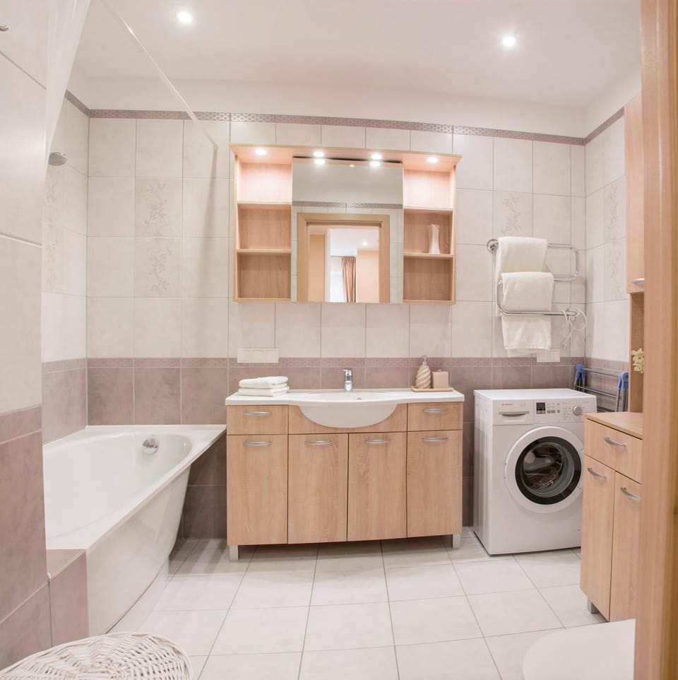 Bathroom, Bath, towels, washing machine