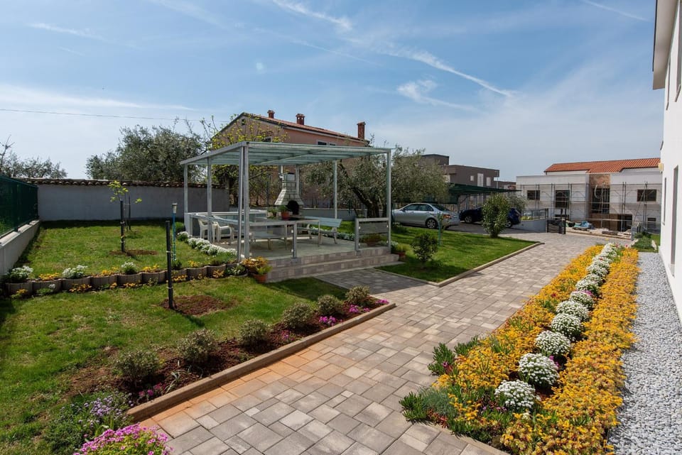 Day, Garden view