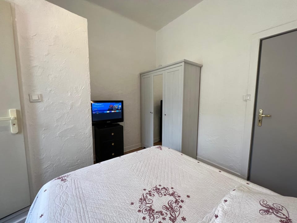 TV and multimedia, Photo of the whole room