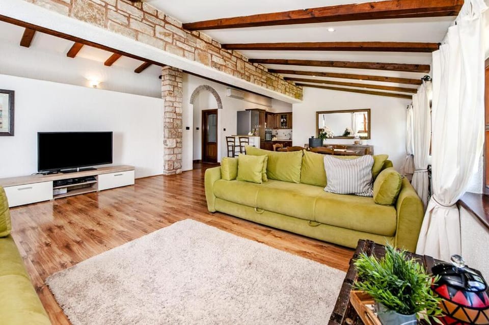 TV and multimedia, Living room, Seating area