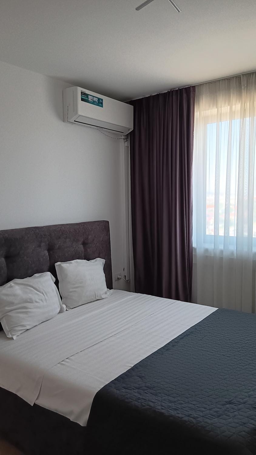 Bedroom, air conditioner