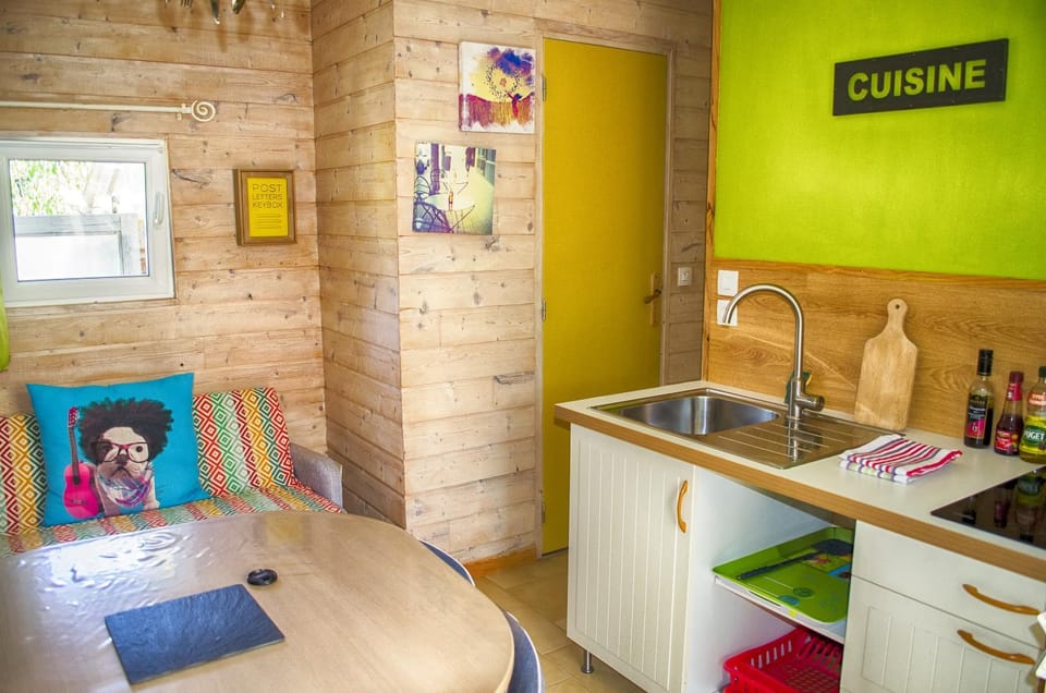 Kitchen or kitchenette, kitchen