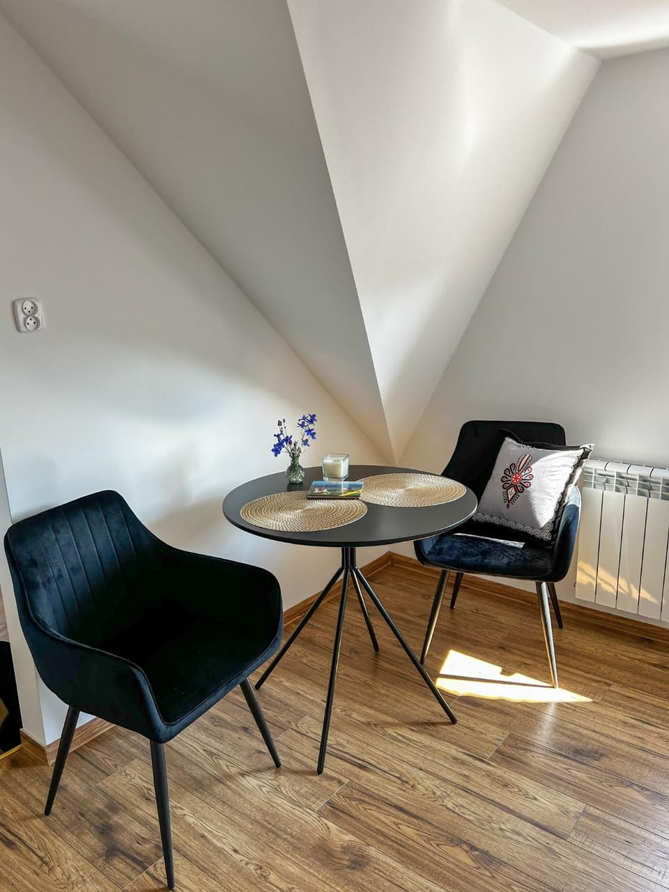 Kitchen or kitchenette, Seating area