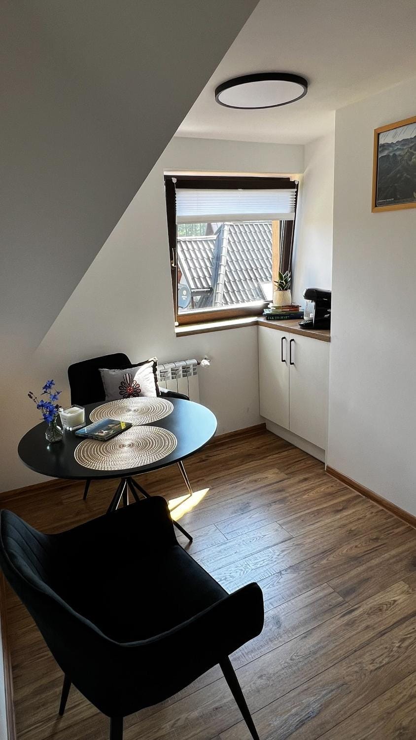 Kitchen or kitchenette, Seating area