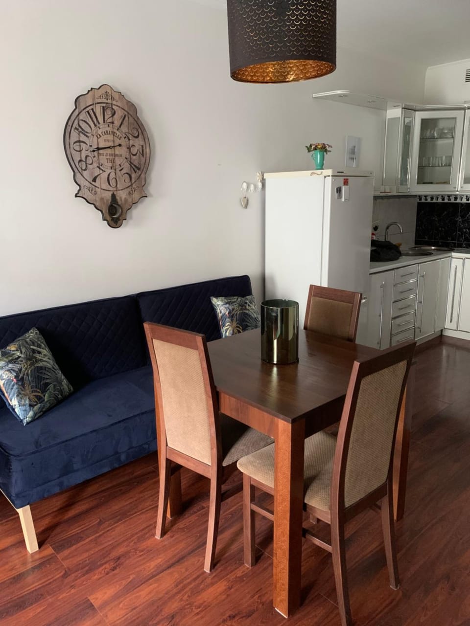 Kitchen or kitchenette, Seating area