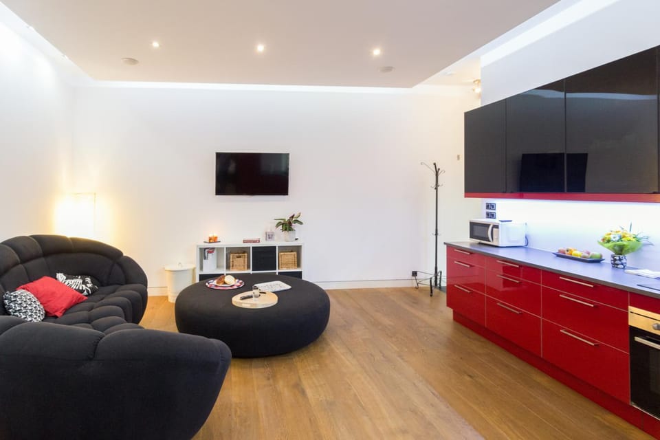 TV and multimedia, Kitchen or kitchenette, Living room