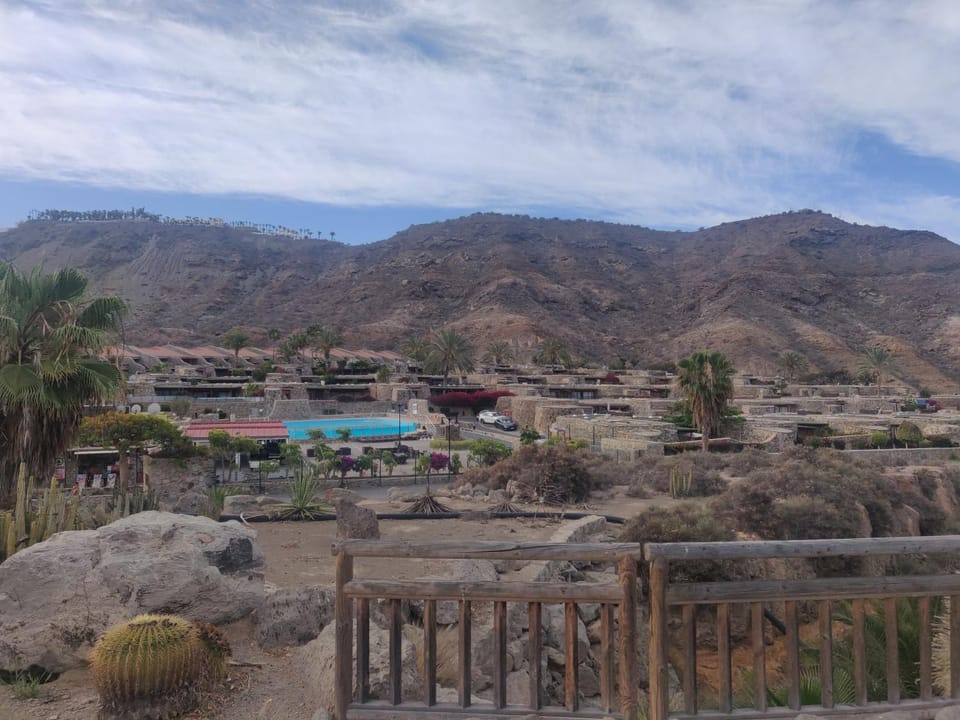 Restaurant/places to eat, Mountain view, Supermarket/grocery shop, Swimming pool