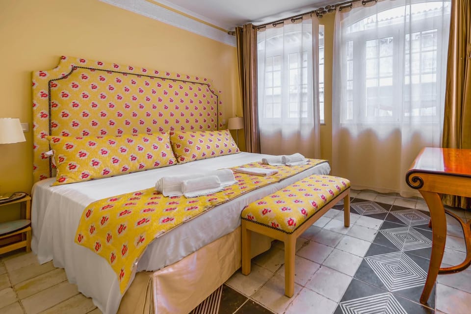 Mosaiko 5 Suites Riad in Faro District