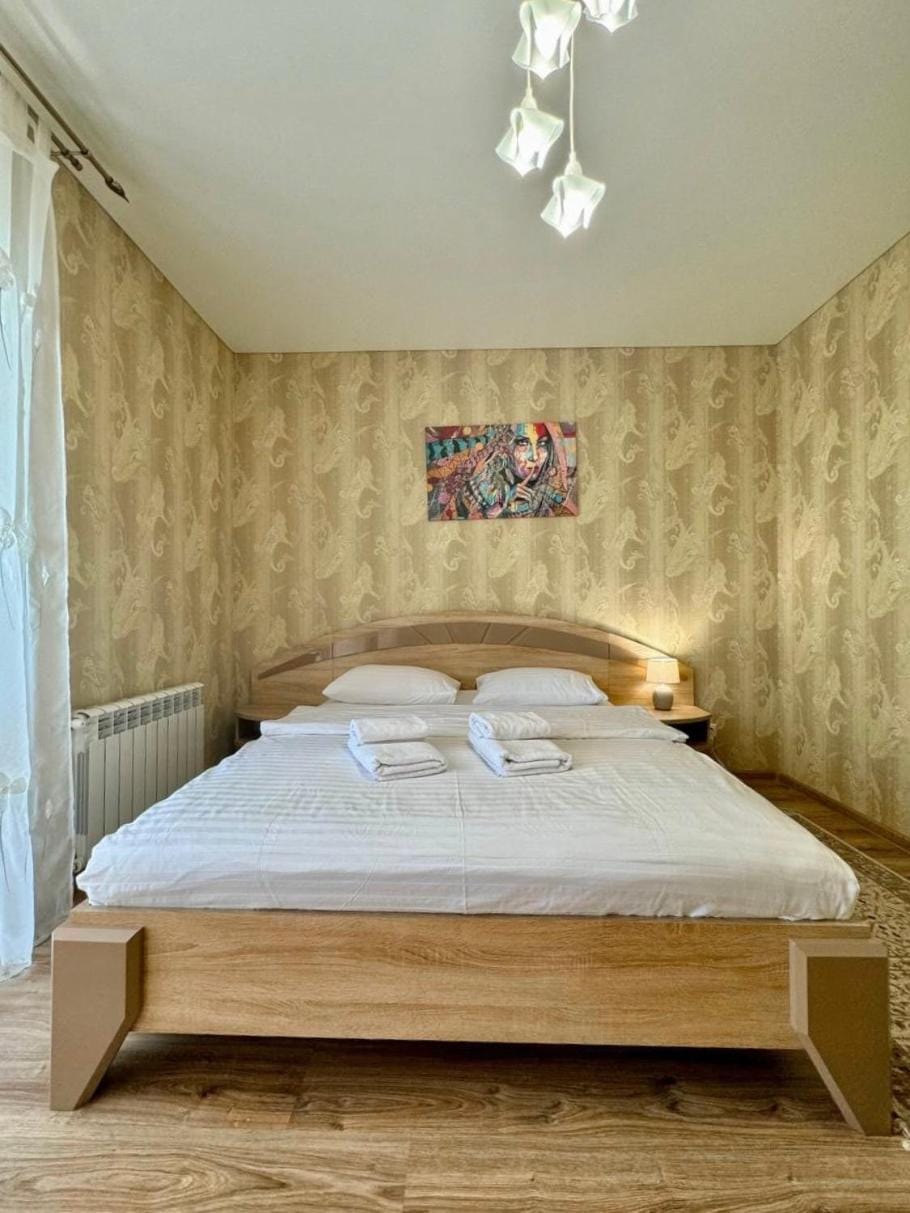 ApartPoltava НОВИЙ будинок, в самому ЦЕНТРІ 2-ОКРЕМІ кімнати, ПАНОРАМНИЙ БАЛКОН Apartment in Ukraine