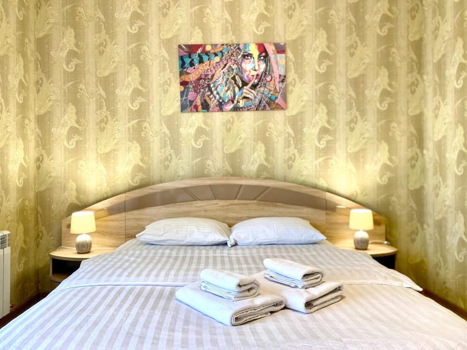 ApartPoltava НОВИЙ будинок, в самому ЦЕНТРІ 2-ОКРЕМІ кімнати, ПАНОРАМНИЙ БАЛКОН Apartment in Ukraine