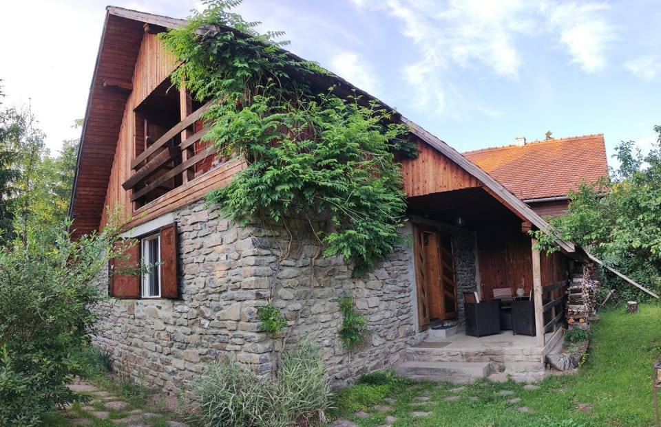 Pace in Kuvaszó-Casă la cheie House in Romania