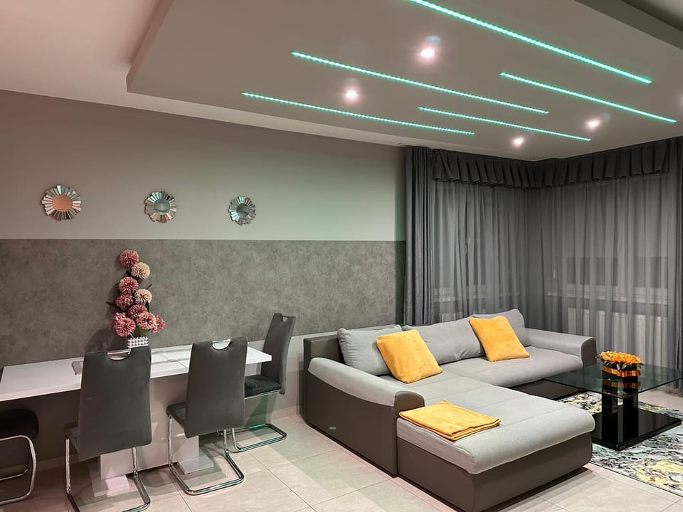 Bed, TV and multimedia, Balcony/Terrace, Living room, Seating area, Dining area, air conditioner