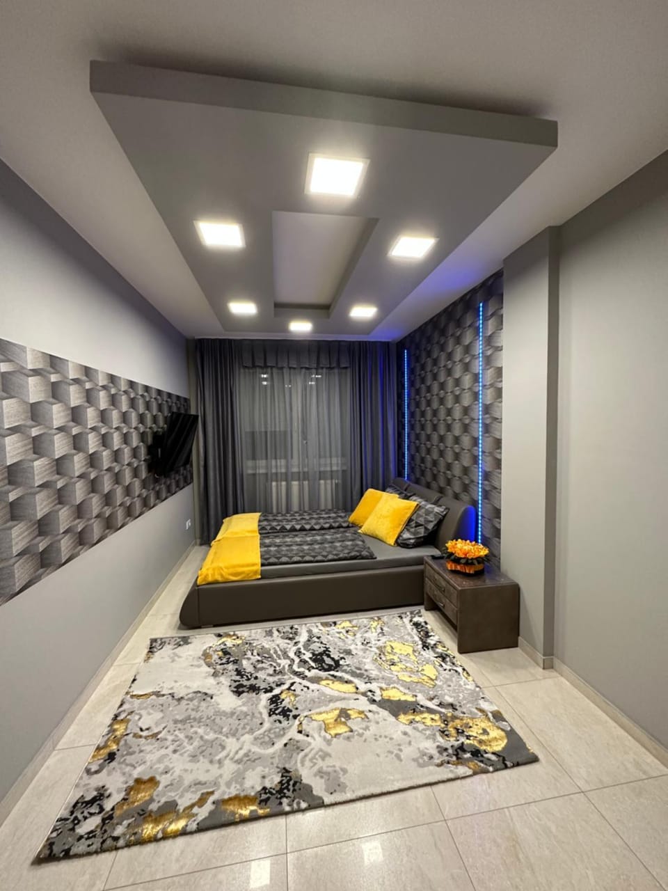 Bed, TV and multimedia, Photo of the whole room, Bedroom