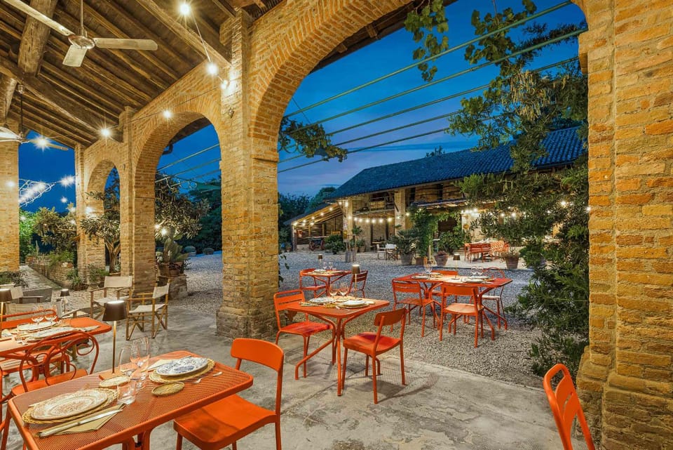 Property building, Patio, Restaurant/places to eat
