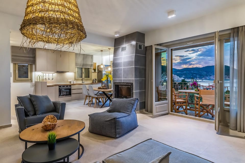 Kitchen or kitchenette, Seating area
