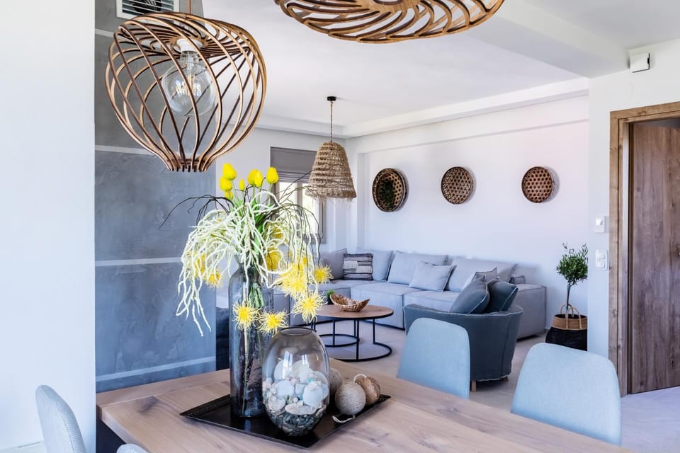 Seating area, Dining area