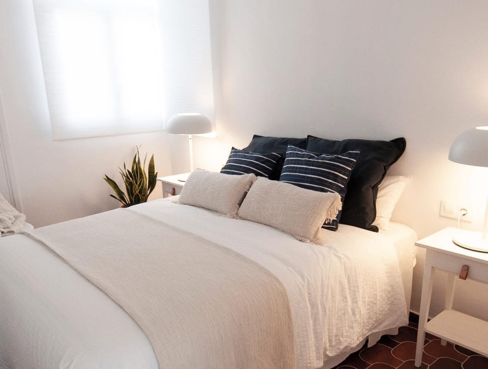 Bed, Photo of the whole room, Bedroom