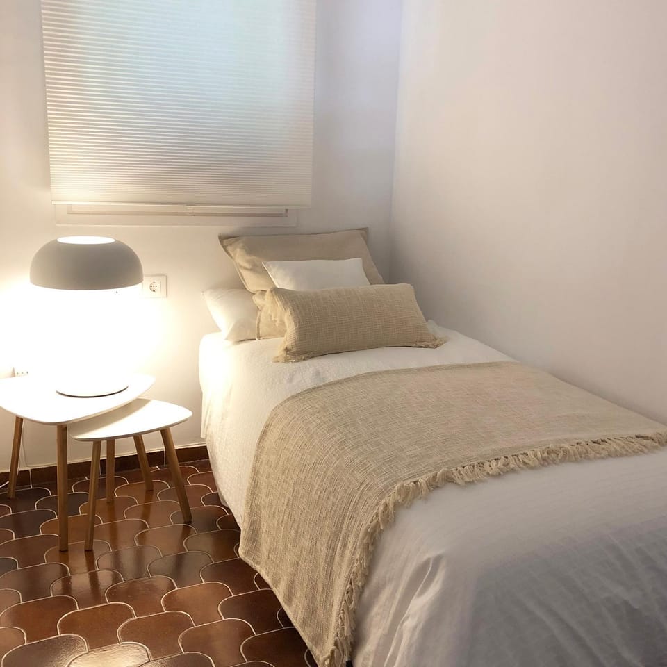 Bed, Massage, Photo of the whole room