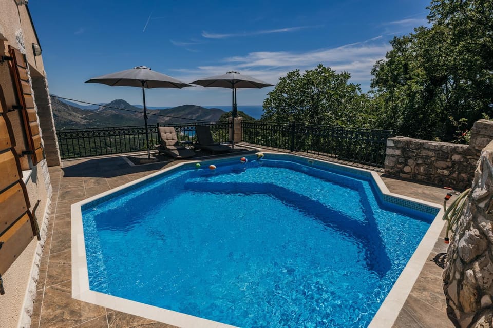 Natural landscape, Mountain view, Swimming pool, sunbed