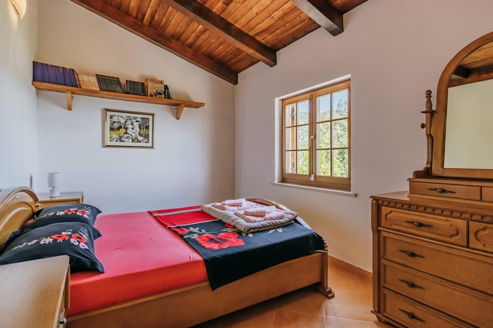 Bed, Photo of the whole room, Bedroom, towels, wardrobe