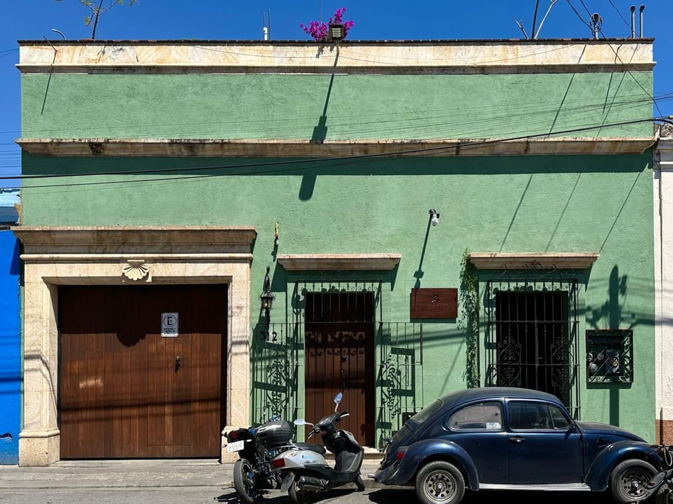 Facade/entrance