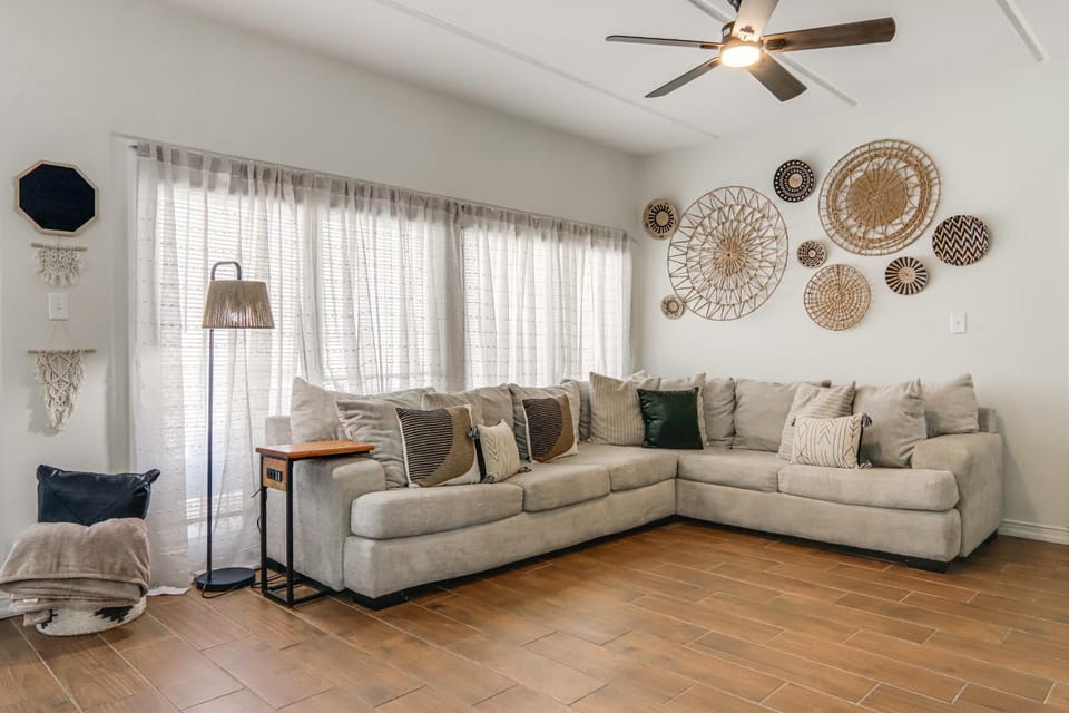 Tuluminati Lux South Padre Condo w/ Pool! House in South Padre Island