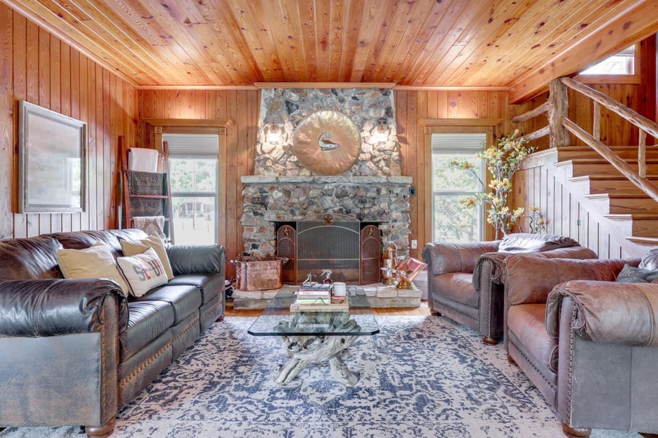 Spacious Lake Placid Retreat w/ Gorgeous Views! House in Seguin
