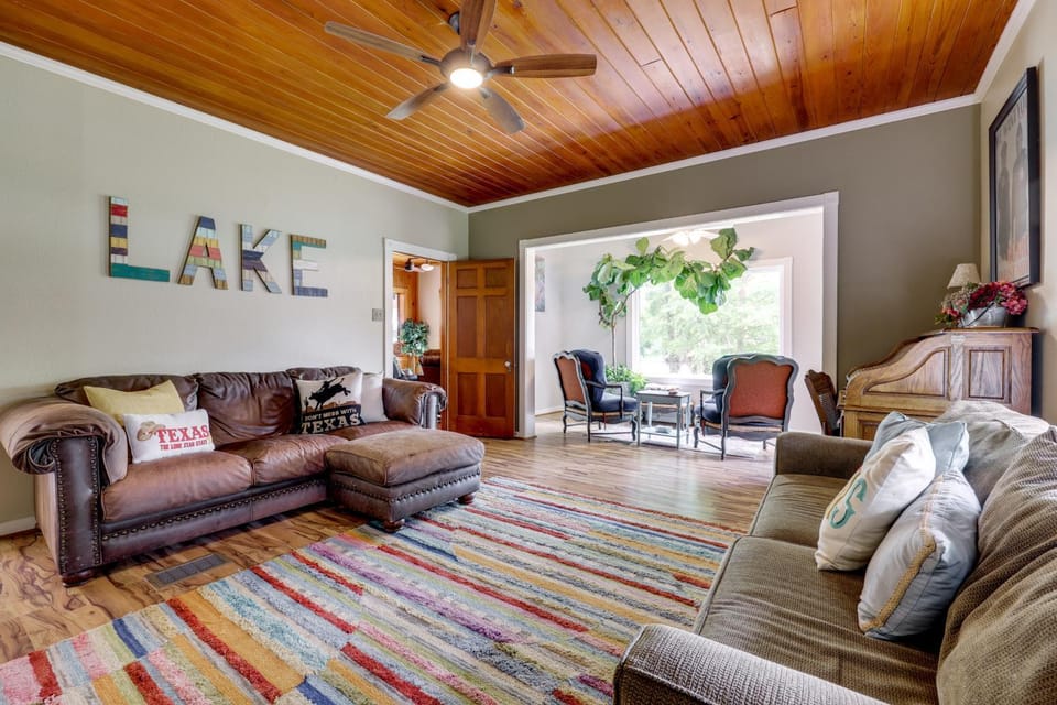 Spacious Lake Placid Retreat w/ Gorgeous Views! House in Seguin