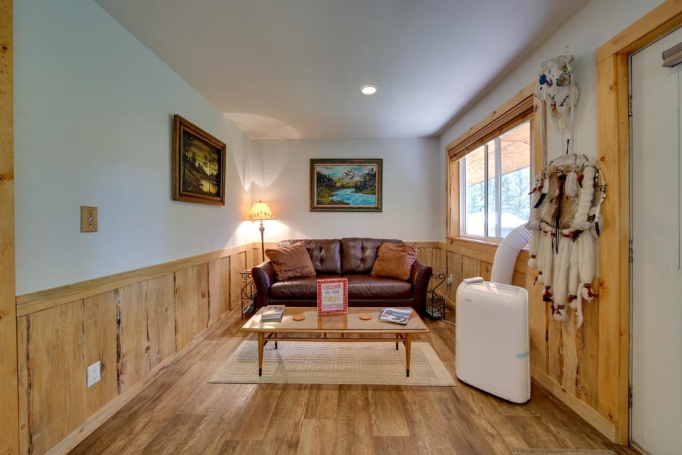 Cozy Countryside Cabin in Robie Creek Park! Cabin in Idaho