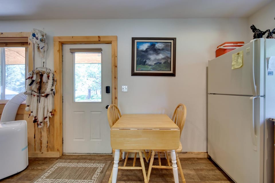 Cozy Countryside Cabin in Robie Creek Park! Cabin in Idaho
