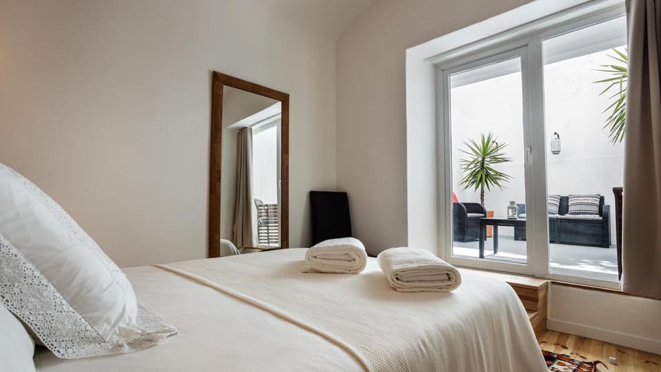Patio, Bed, Balcony/Terrace, Bedroom