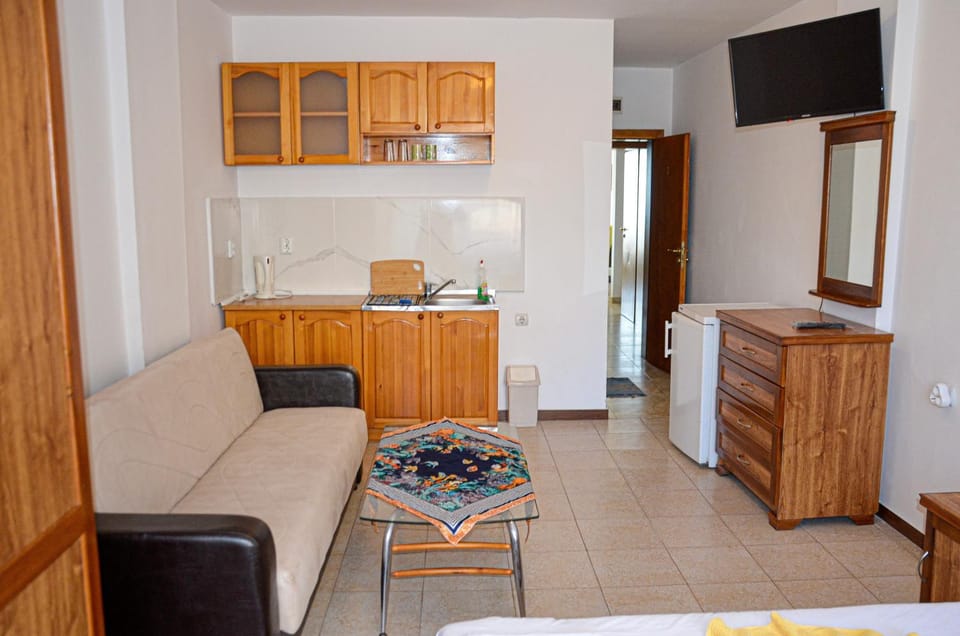 Къща за гости Marinovi Bed and Breakfast in Burgas Province
