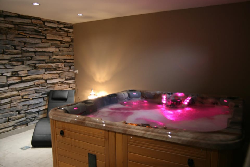 Hot Tub, Sauna, Spa and wellness centre/facilities