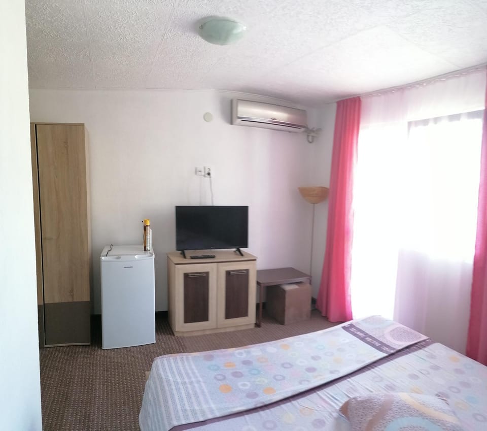 Bedroom, air conditioner
