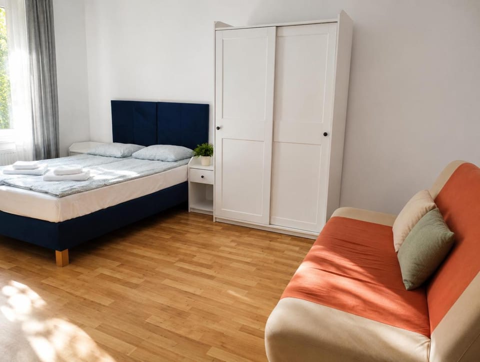 LILY APART - Ideal for groups and families near train station Apartment in Gdansk
