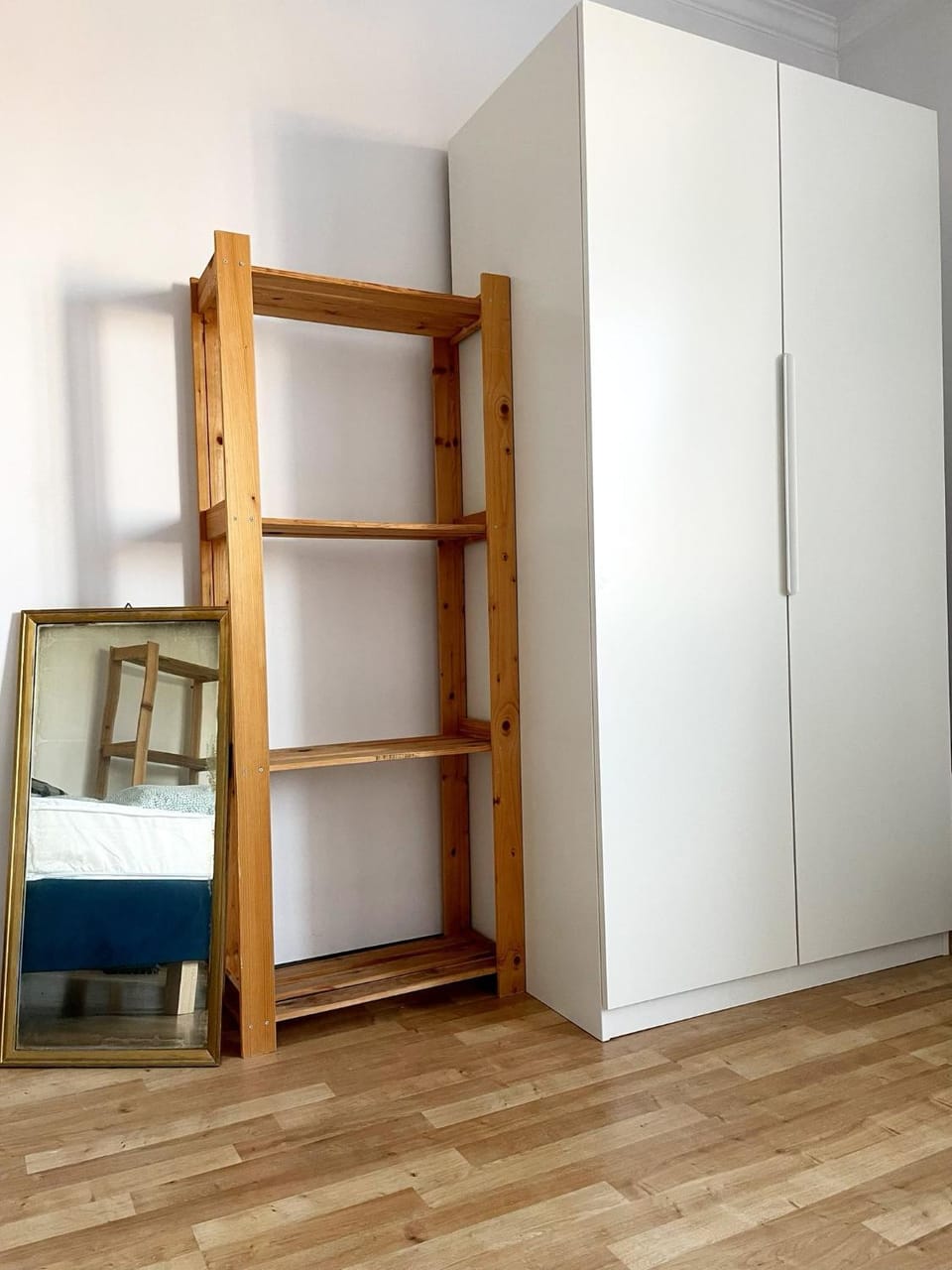 Photo of the whole room, wardrobe