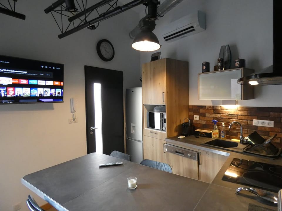 Kitchen or kitchenette