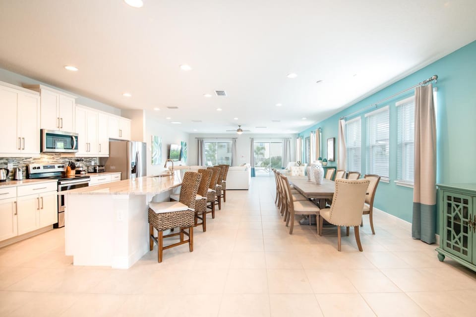 Kitchen or kitchenette, Living room, Dining area