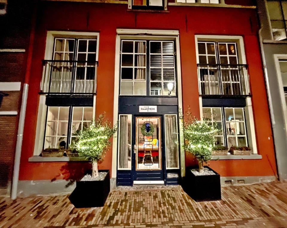 Property building, Facade/entrance, Night