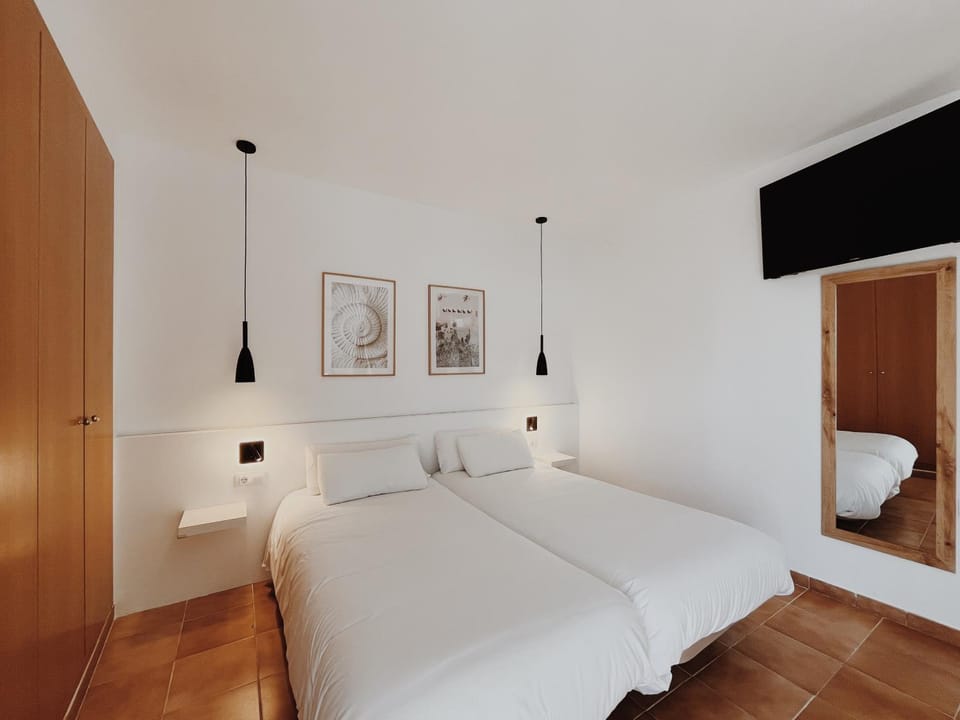 Bed, TV and multimedia